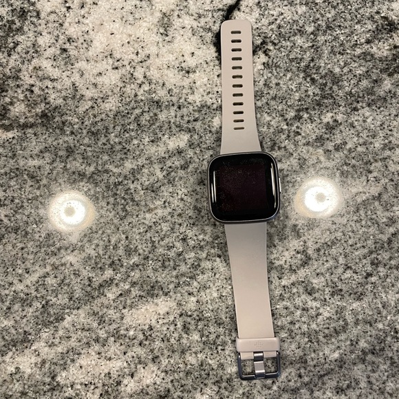 Fitbit Versa 2 - Picture 2 of 10